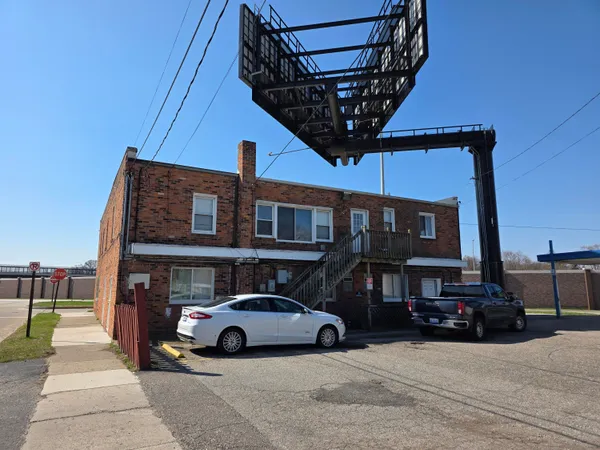 $900 | 22006 North Chrysler Drive, Unit 4, Hazel Park, MI 48030