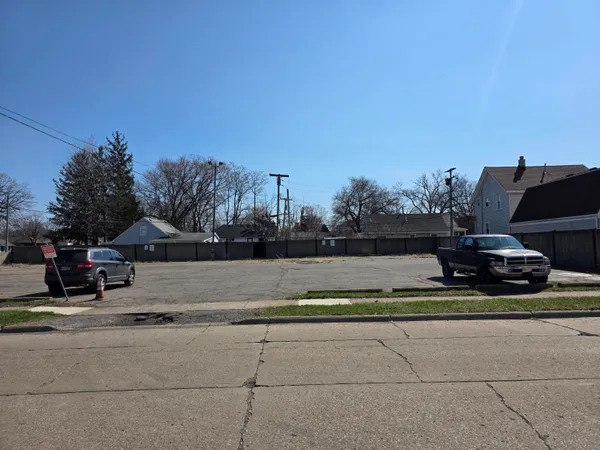 $900 | 22006 North Chrysler Drive, Unit 4, Hazel Park, MI 48030