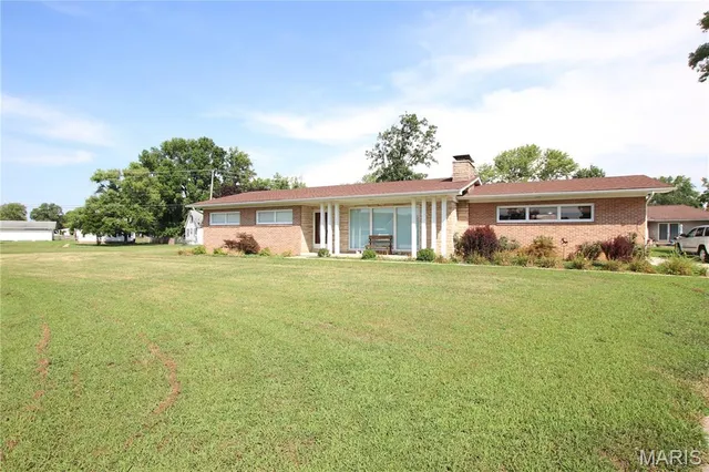 $298,000 | 831 South Mansion Street, Sullivan, MO 63080