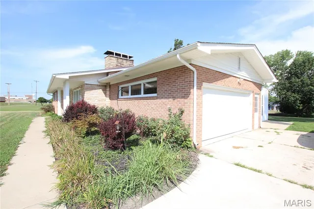 $298,000 | 831 South Mansion Street, Sullivan, MO 63080