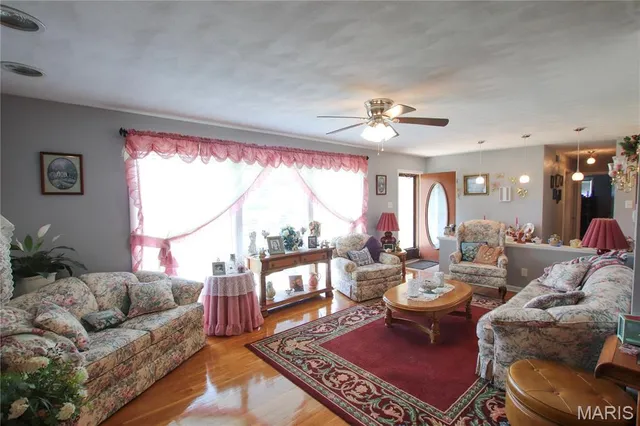 $298,000 | 831 South Mansion Street, Sullivan, MO 63080