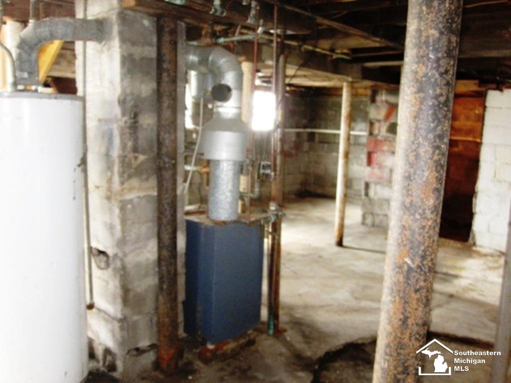 1582 East Hurd Road Monroe, MI 48162 - Photo 9 of 17 50137927-8a4a845b-c349-446f-bf68-0727de0c2645.JPG