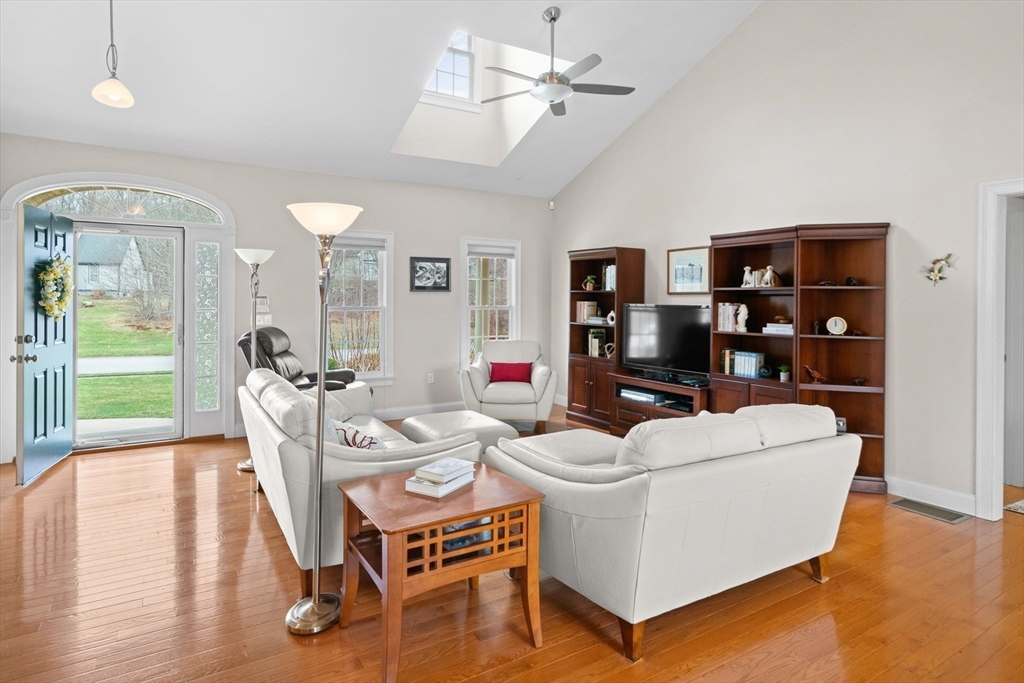 49 Tupelo Road Westport, MA 02790 - Photo 6 of 42 Gallery Image 6