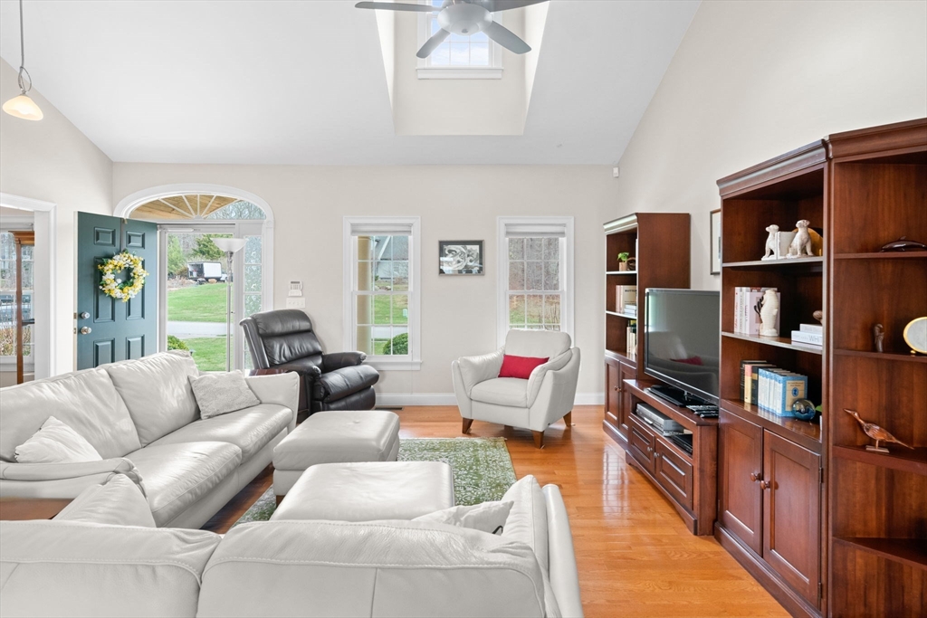 49 Tupelo Road Westport, MA 02790 - Photo 7 of 42 Gallery Image 7
