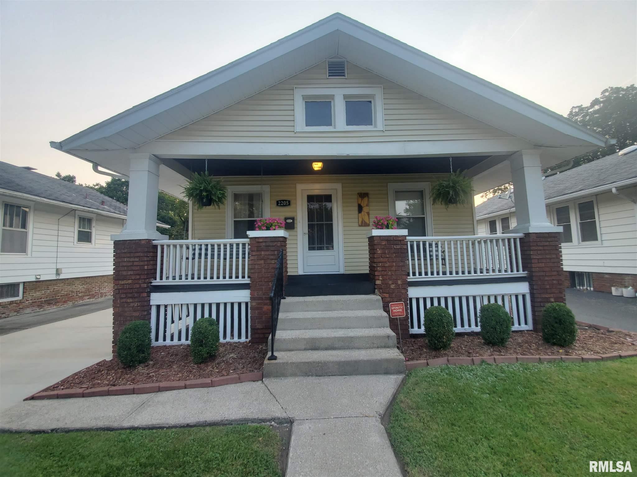 2205 Holmes Avenue Springfield, IL 62704 - Photo 1 of 15 Gallery Image 1