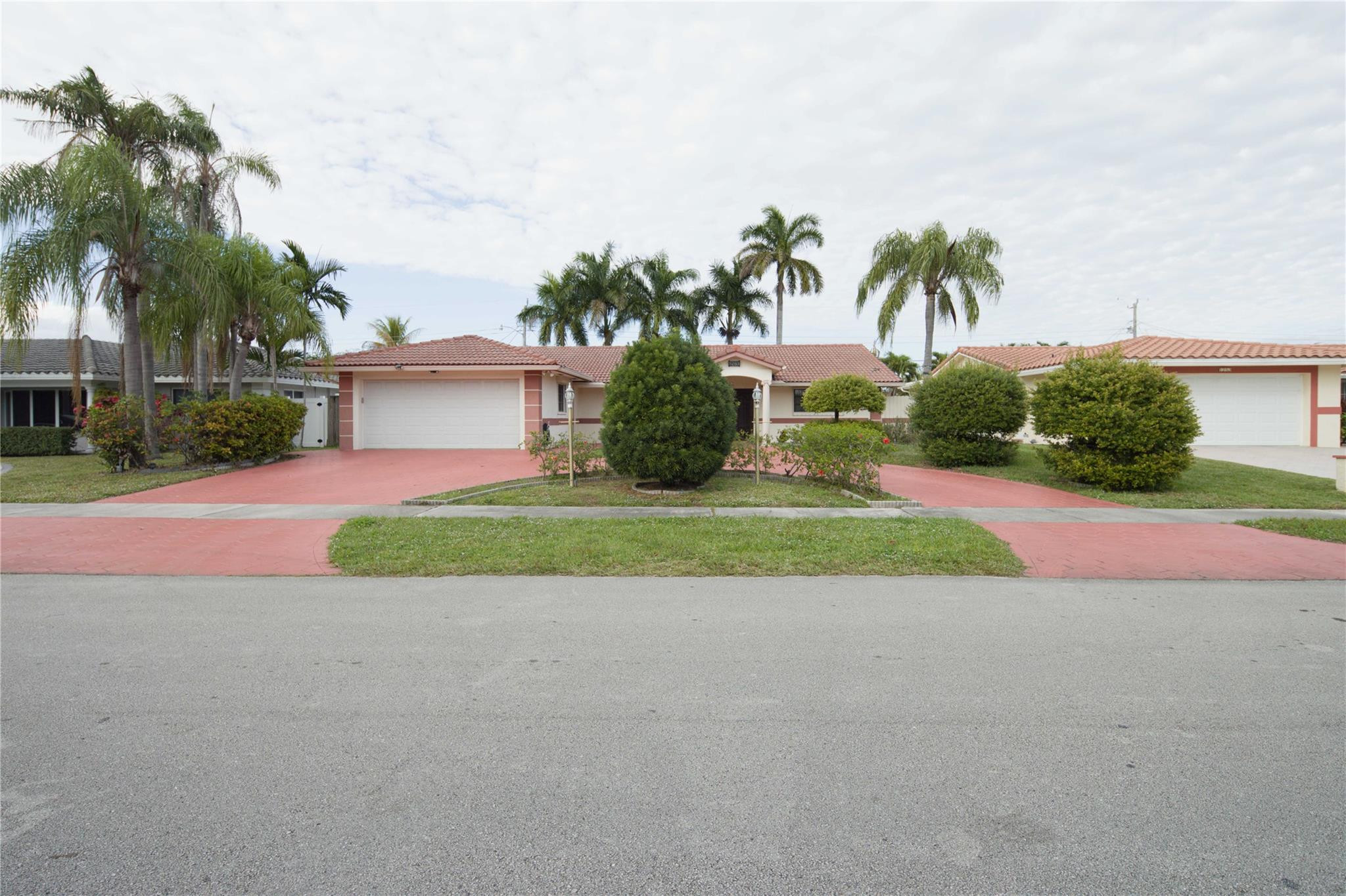 1261 Rodman Street Hollywood, FL 33019 - Photo 2 of 28 Photo 2
