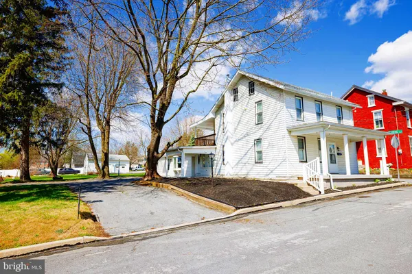 $389,900 | 222 North Market Avenue, Mount Joy, PA 17552