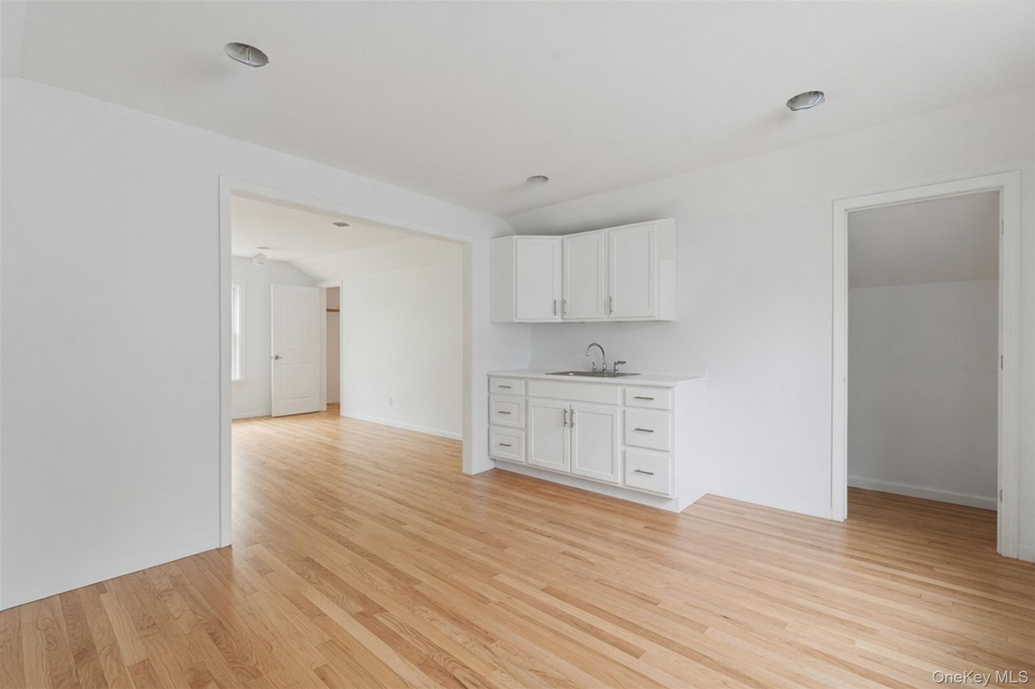 115 Innis Avenue, Unit B Poughkeepsie, NY 12601 - Photo 3 of 9