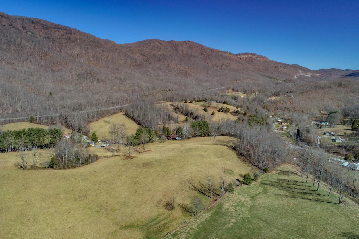 4702 Wilson Road Big Stone Gap, VA 24219 - Photo 7 of 72 BF327820-8889-405C-A762-CA83DF0A562D