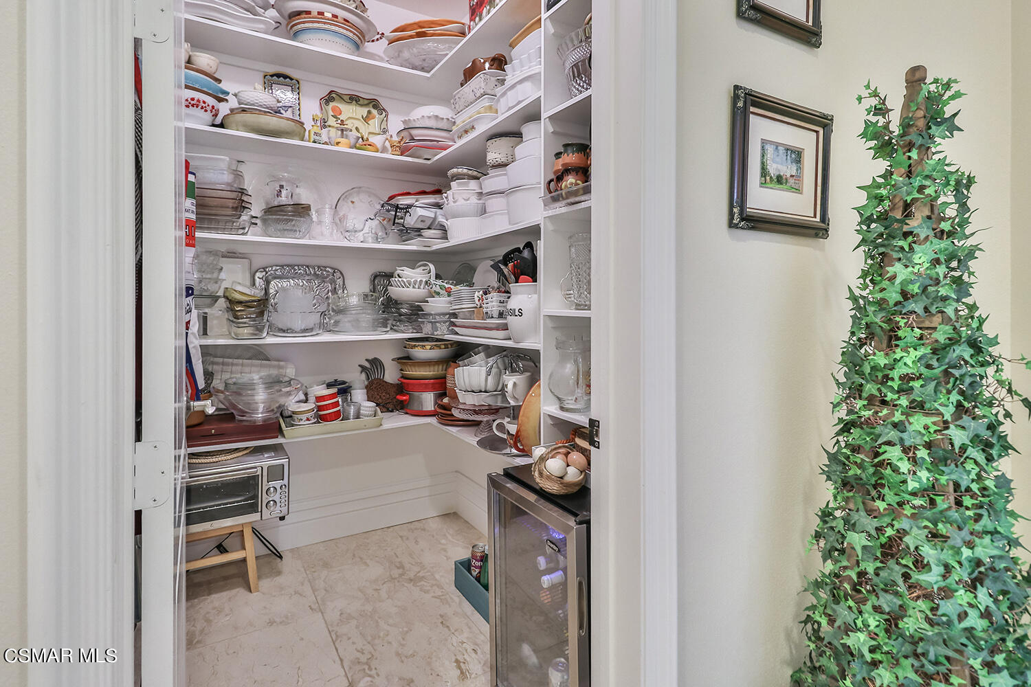 605 Noble Road Simi Valley, CA 93065 - Photo 35 of 97 fLaundry and Pantry3