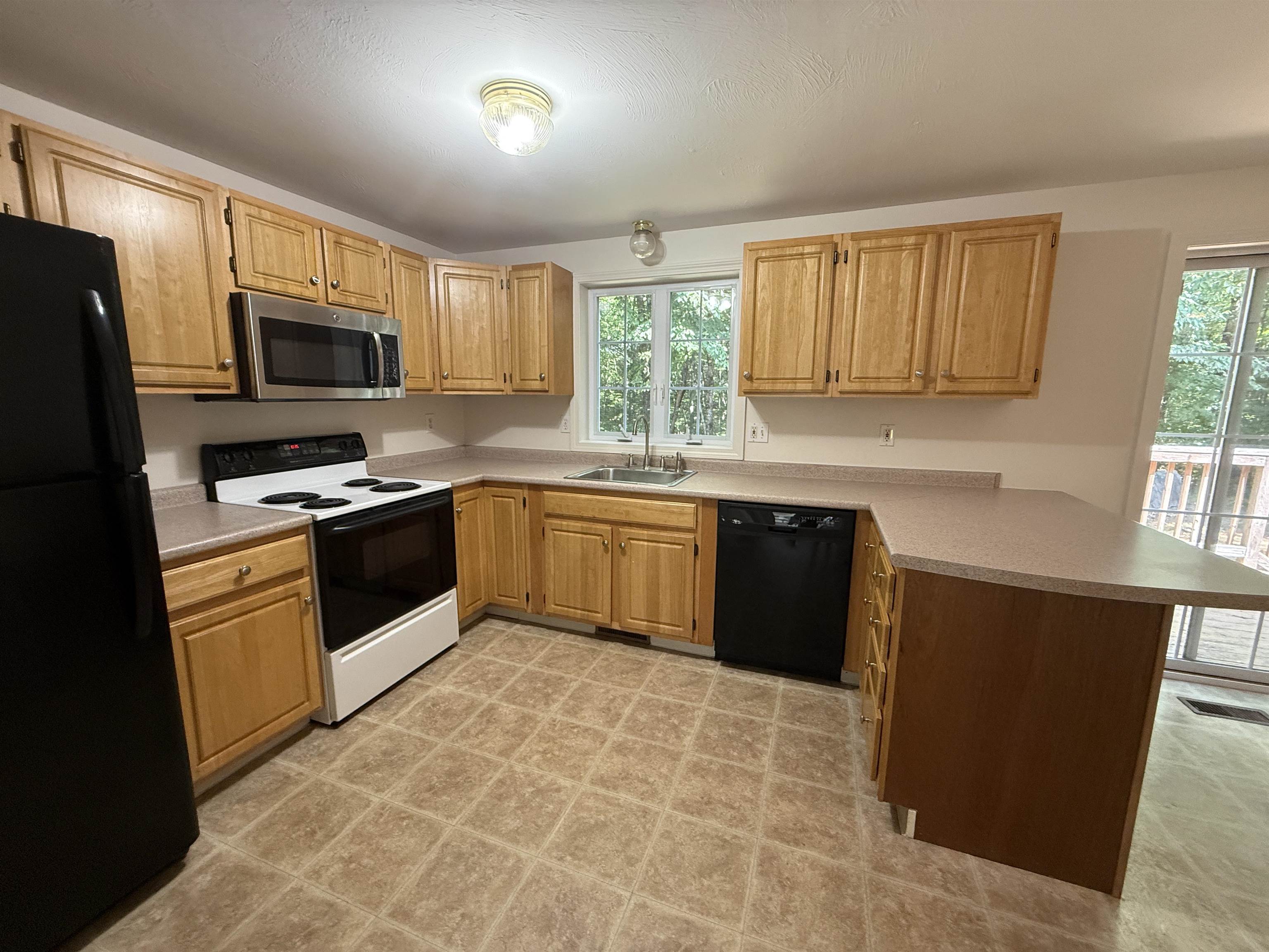 144 Main Street, Unit 3 Fremont, NH 03044 - Photo 4 of 25