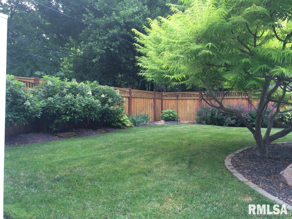 1333 Dial Court Springfield, IL 62704 - Photo 28 of 32 Gallery Image 28