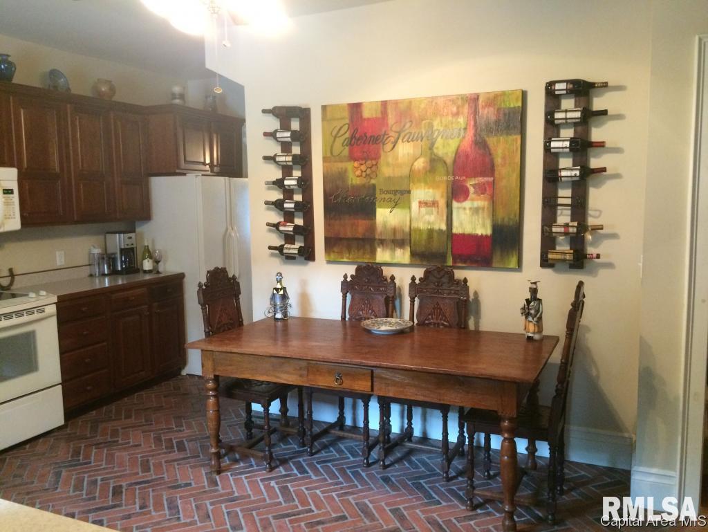 1333 Dial Court Springfield, IL 62704 - Photo 9 of 32 Gallery Image 9