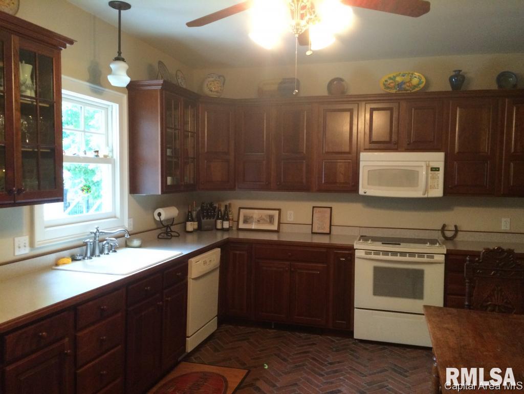 1333 Dial Court Springfield, IL 62704 - Photo 10 of 32 Gallery Image 10