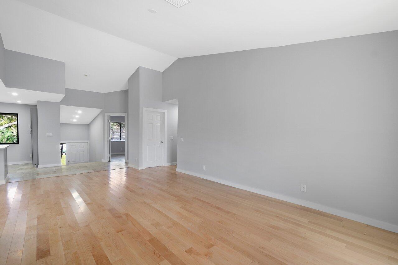 5591 Coach House Circle, Unit H Boca Raton, FL 33486 - Photo 14 of 30 013-5591CoachHouseCircle-BocaRaton-FL-33