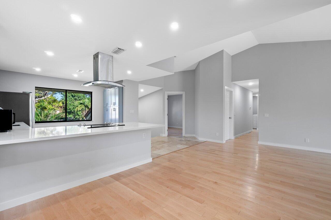 5591 Coach House Circle, Unit H Boca Raton, FL 33486 - Photo 15 of 30 014-5591CoachHouseCircle-BocaRaton-FL-33
