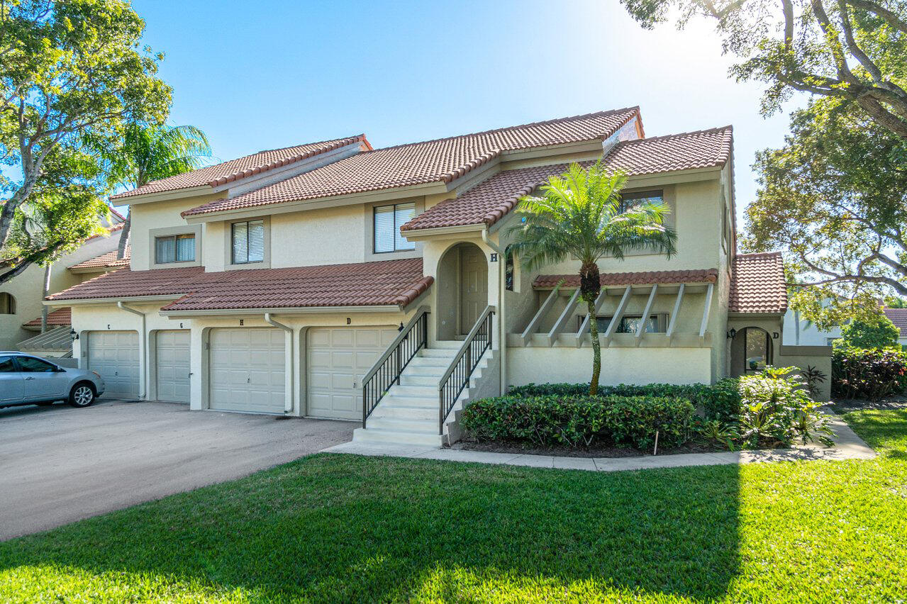 5591 Coach House Circle, Unit H Boca Raton, FL 33486 - Photo 2 of 30 5591-Coach-House-Circle-Boca-Raton-FL-33