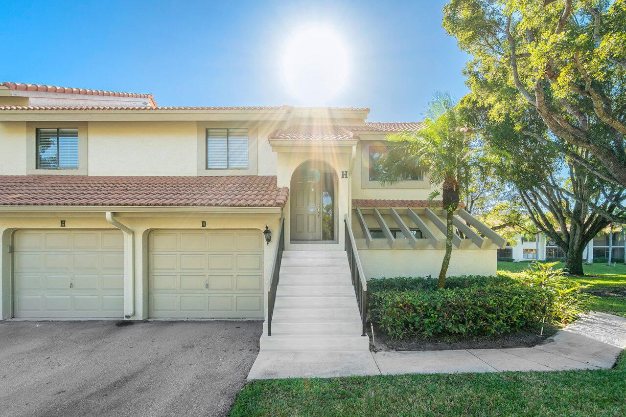 5591 Coach House Circle, Unit H Boca Raton, FL 33486 - Photo 3 of 30 5591-Coach-House-Circle-Boca-Raton-FL-33