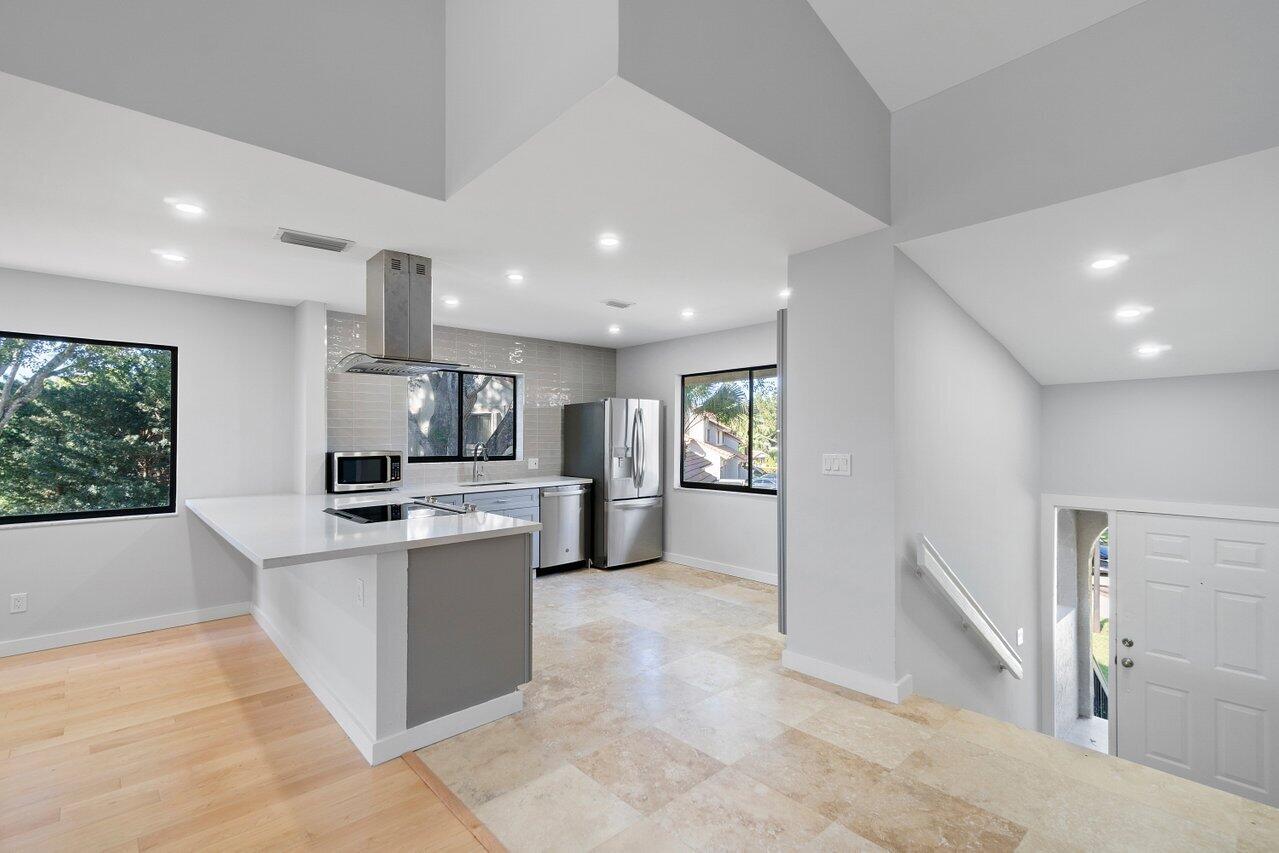 5591 Coach House Circle, Unit H Boca Raton, FL 33486 - Photo 4 of 30 005-5591CoachHouseCircle-BocaRaton-FL-33