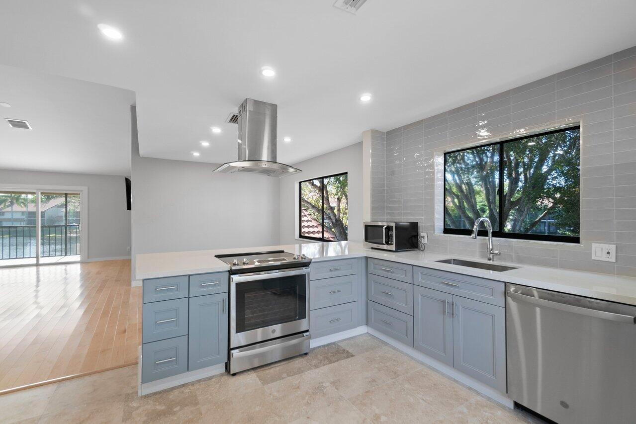 5591 Coach House Circle, Unit H Boca Raton, FL 33486 - Photo 5 of 30 006-5591CoachHouseCircle-BocaRaton-FL-33
