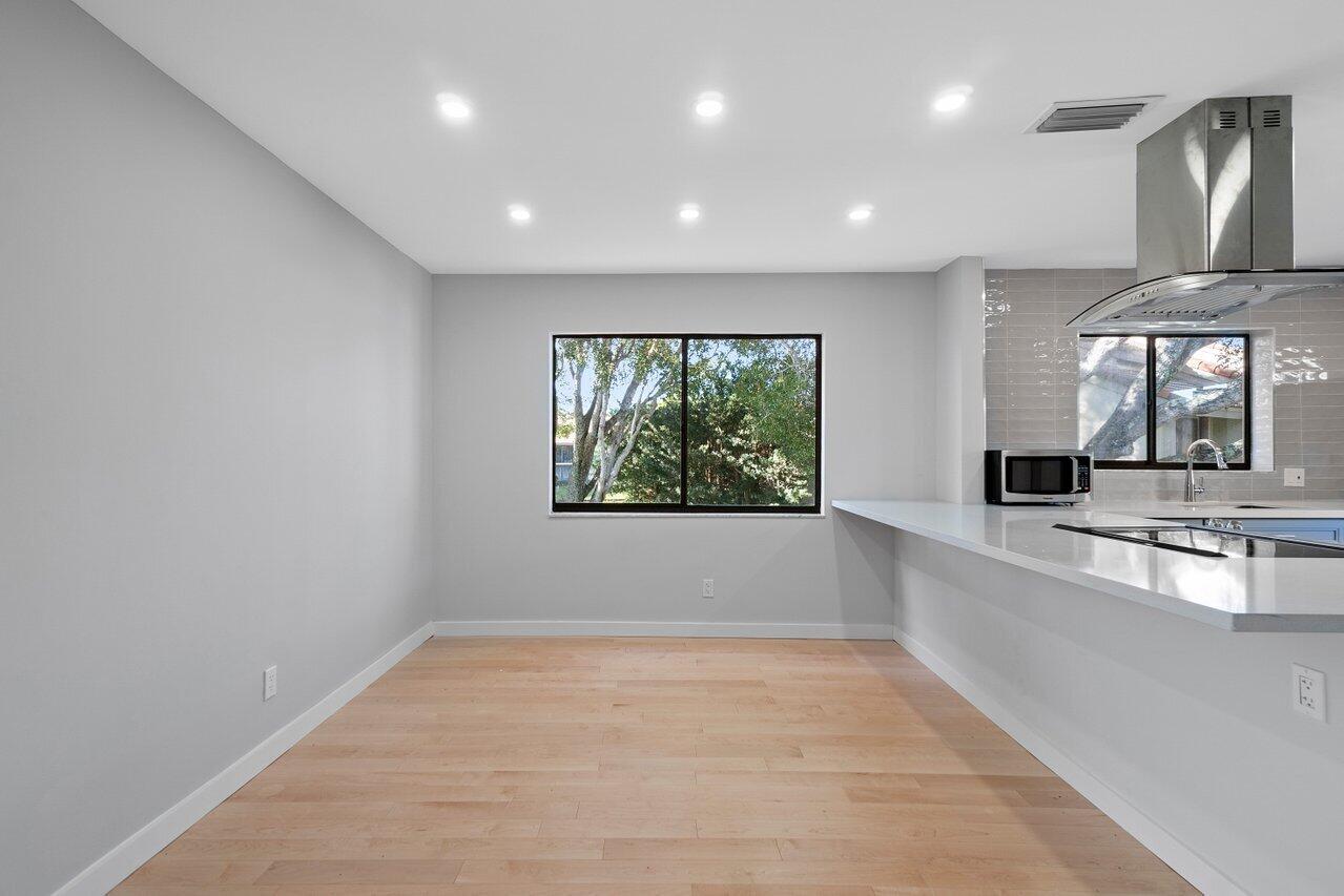 5591 Coach House Circle, Unit H Boca Raton, FL 33486 - Photo 8 of 30 009-5591CoachHouseCircle-BocaRaton-FL-33