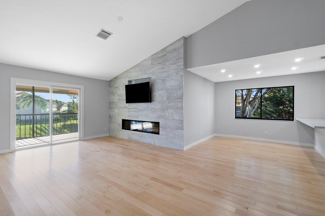 5591 Coach House Circle, Unit H Boca Raton, FL 33486 - Photo 9 of 30 010-5591CoachHouseCircle-BocaRaton-FL-33