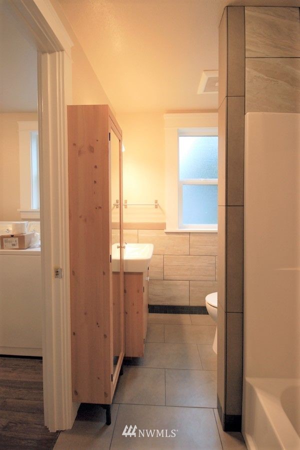 3409 Rockefeller Avenue Everett, WA 98201 - Photo 12 of 31 a bathroom with a bathtub and a shower
