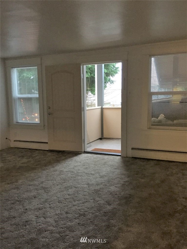 3409 Rockefeller Avenue Everett, WA 98201 - Photo 13 of 31 an empty room with an empty space and window