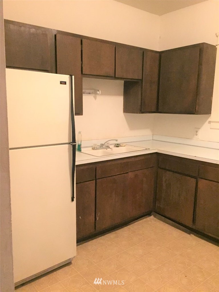 3409 Rockefeller Avenue Everett, WA 98201 - Photo 15 of 31 a kitchen with a sink