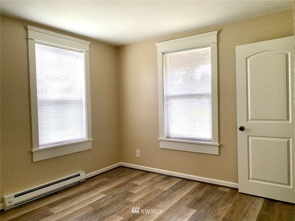 3409 Rockefeller Avenue Everett, WA 98201 - Photo 22 of 31 an empty room with wooden floor and windows
