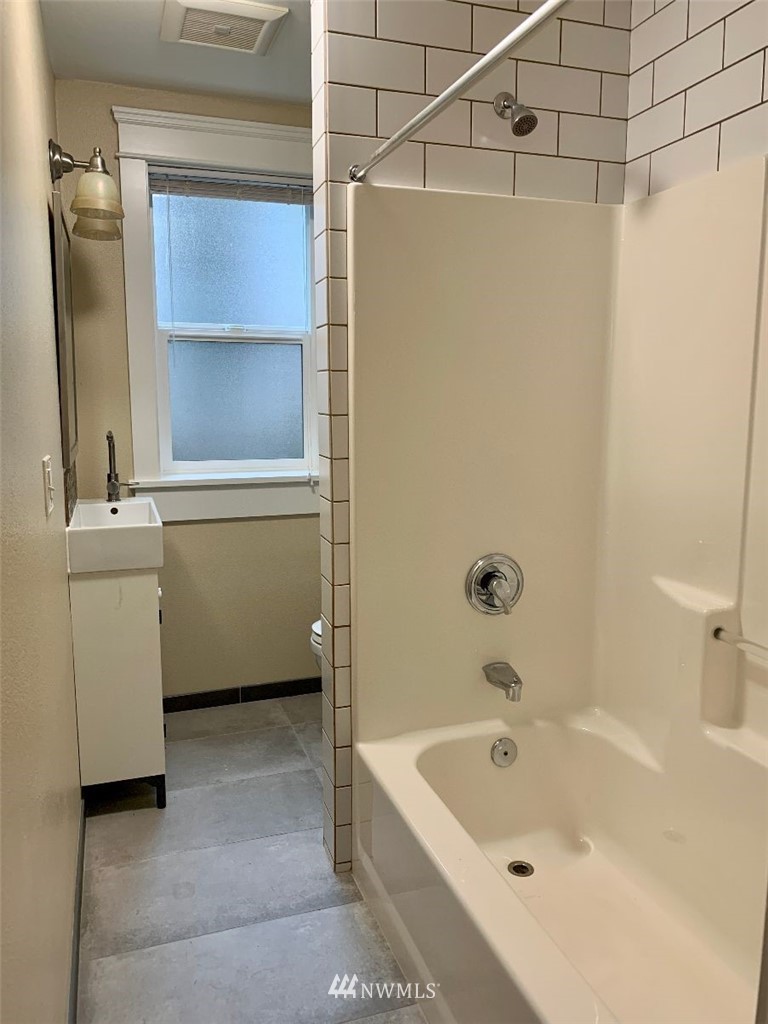 3409 Rockefeller Avenue Everett, WA 98201 - Photo 24 of 31 a bathroom with a tub a sink and a shower