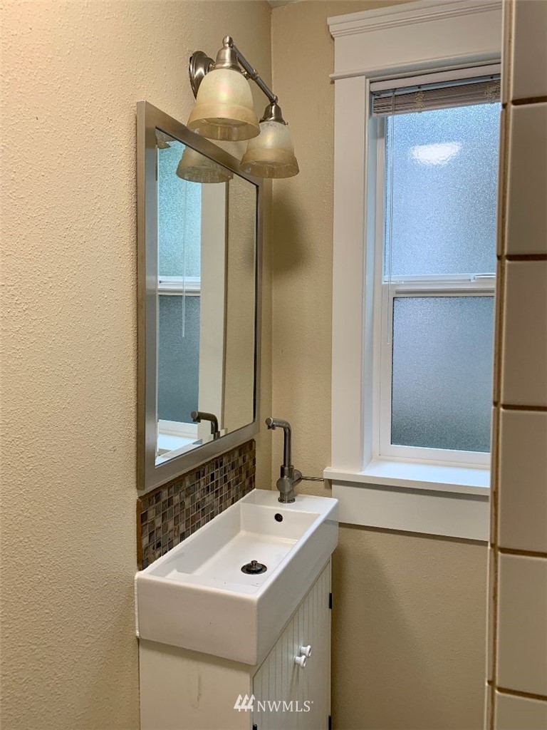 3409 Rockefeller Avenue Everett, WA 98201 - Photo 25 of 31 a bathroom with a sink and a mirror