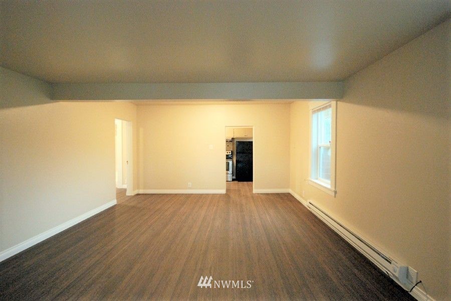 3409 Rockefeller Avenue Everett, WA 98201 - Photo 7 of 31 an empty room with wooden floor and windows