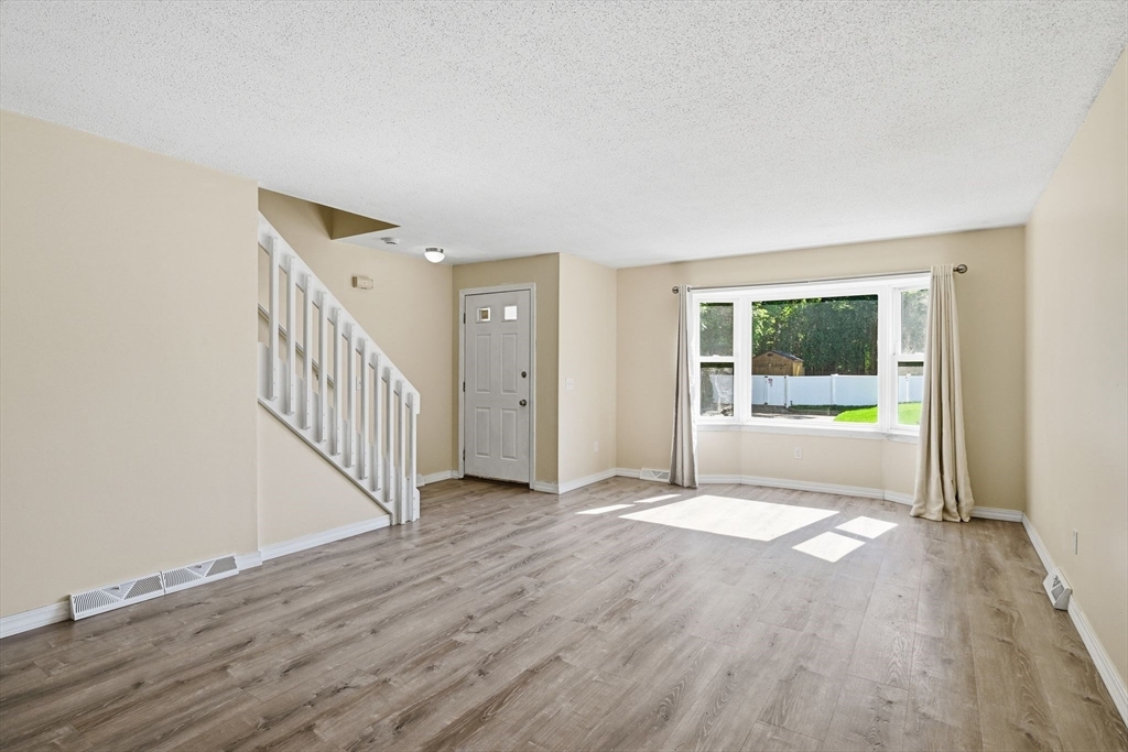 53 Luden Street Springfield, MA 01118 - Photo 4 of 39