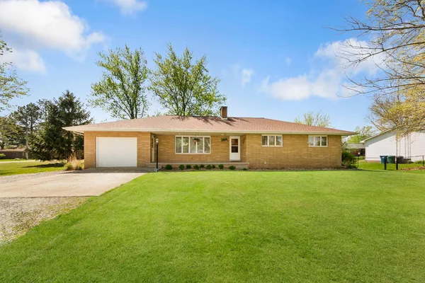 $248,500 | 201 West Cedar Lane, Minonk, IL 61760