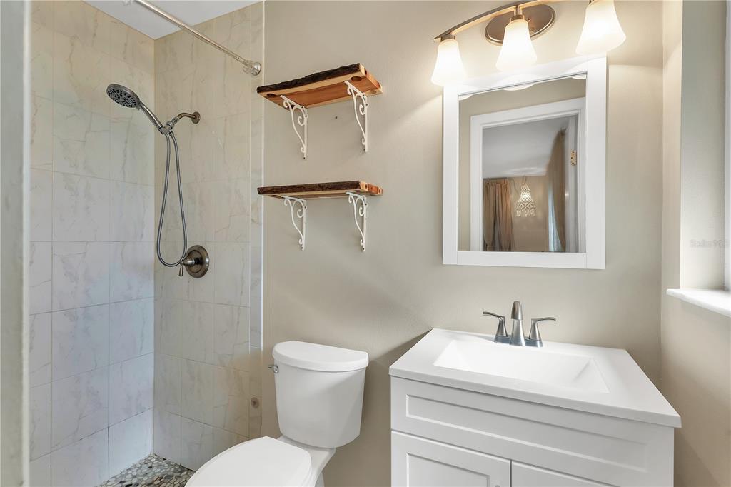 2503 Bispham Road Sarasota, FL 34231 - Photo 18 of 24 Gallery Image 18