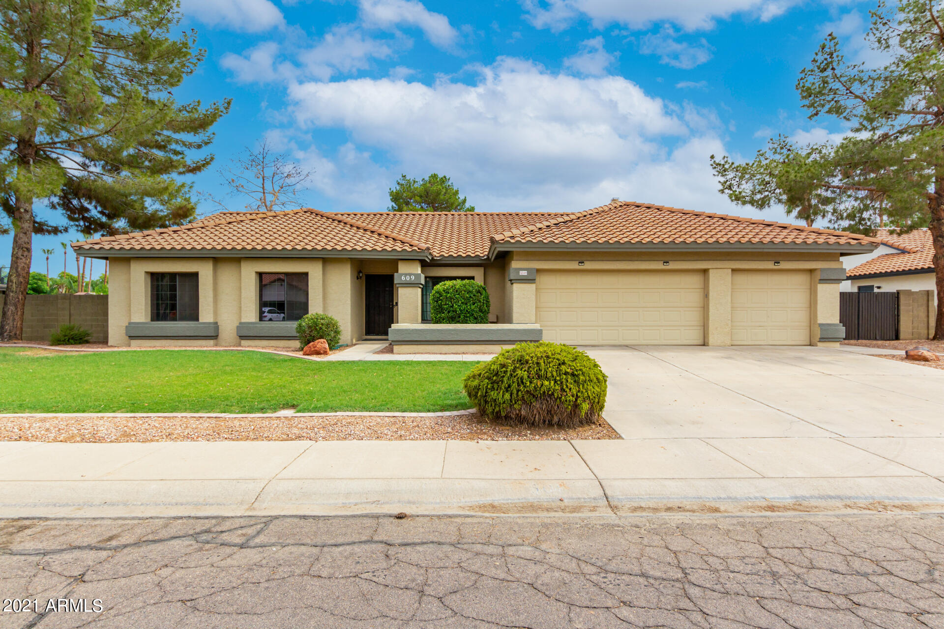 609 East Silver Creek Road Gilbert, AZ 85296 - Photo 3 of 40 02 - Silver Creek