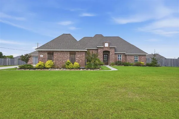 $399,900 | 2305 Regena Drive, Lake Charles, LA 70611