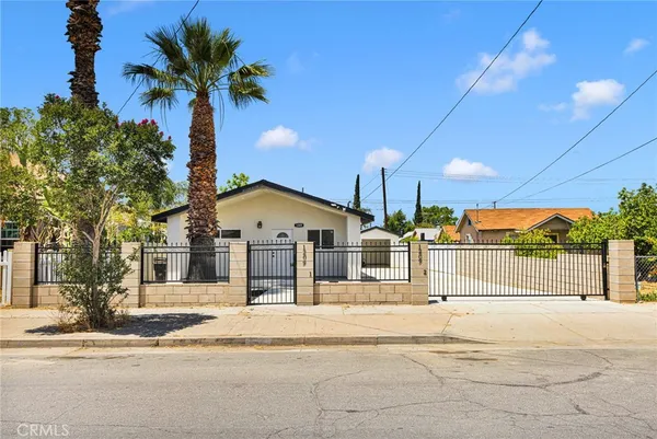 $3,200 | 1209 6th Street, Redlands, CA 92374
