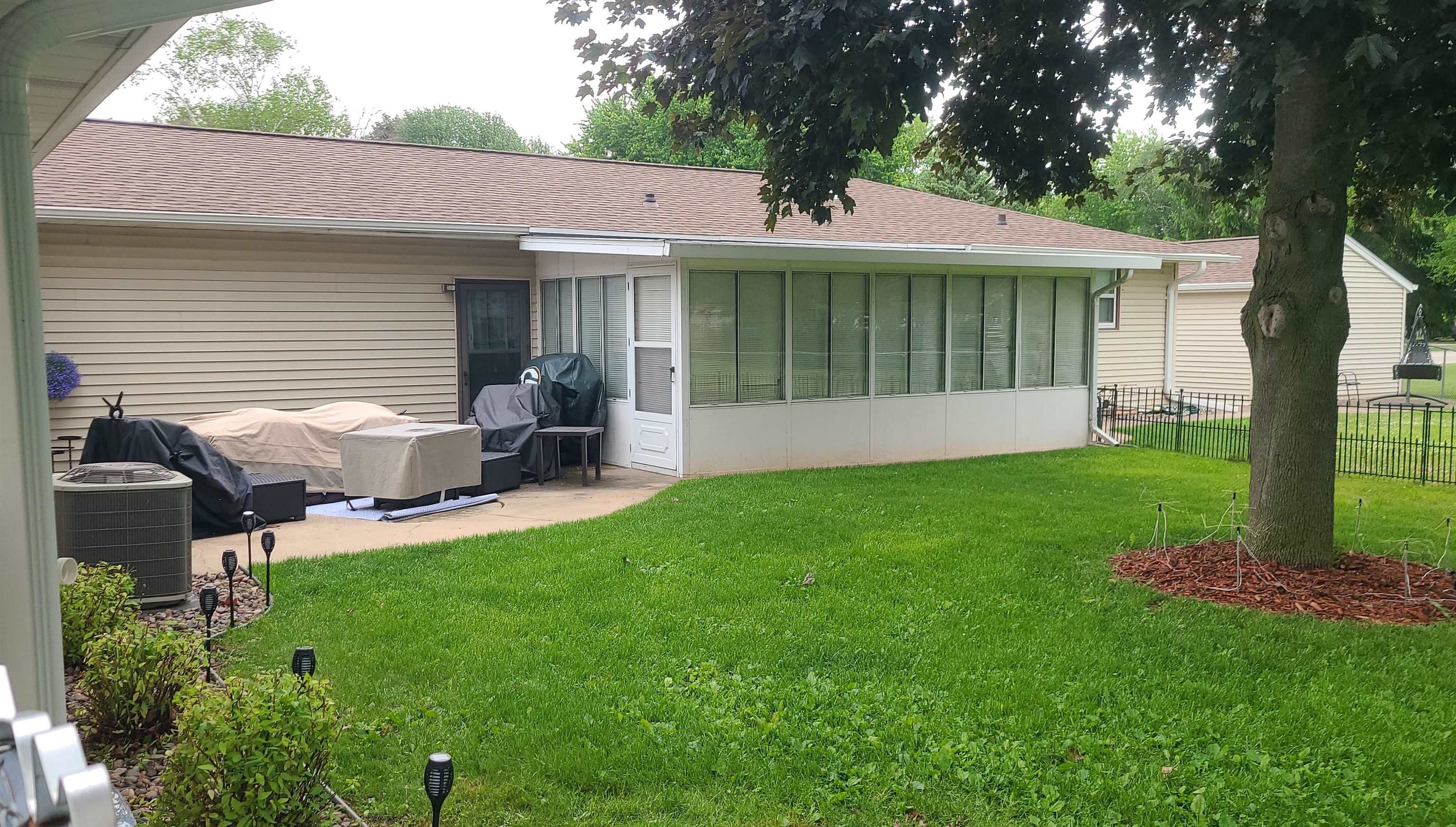 1023 Rockwell Road Green Bay, WI 54313 - Photo 8 of 31