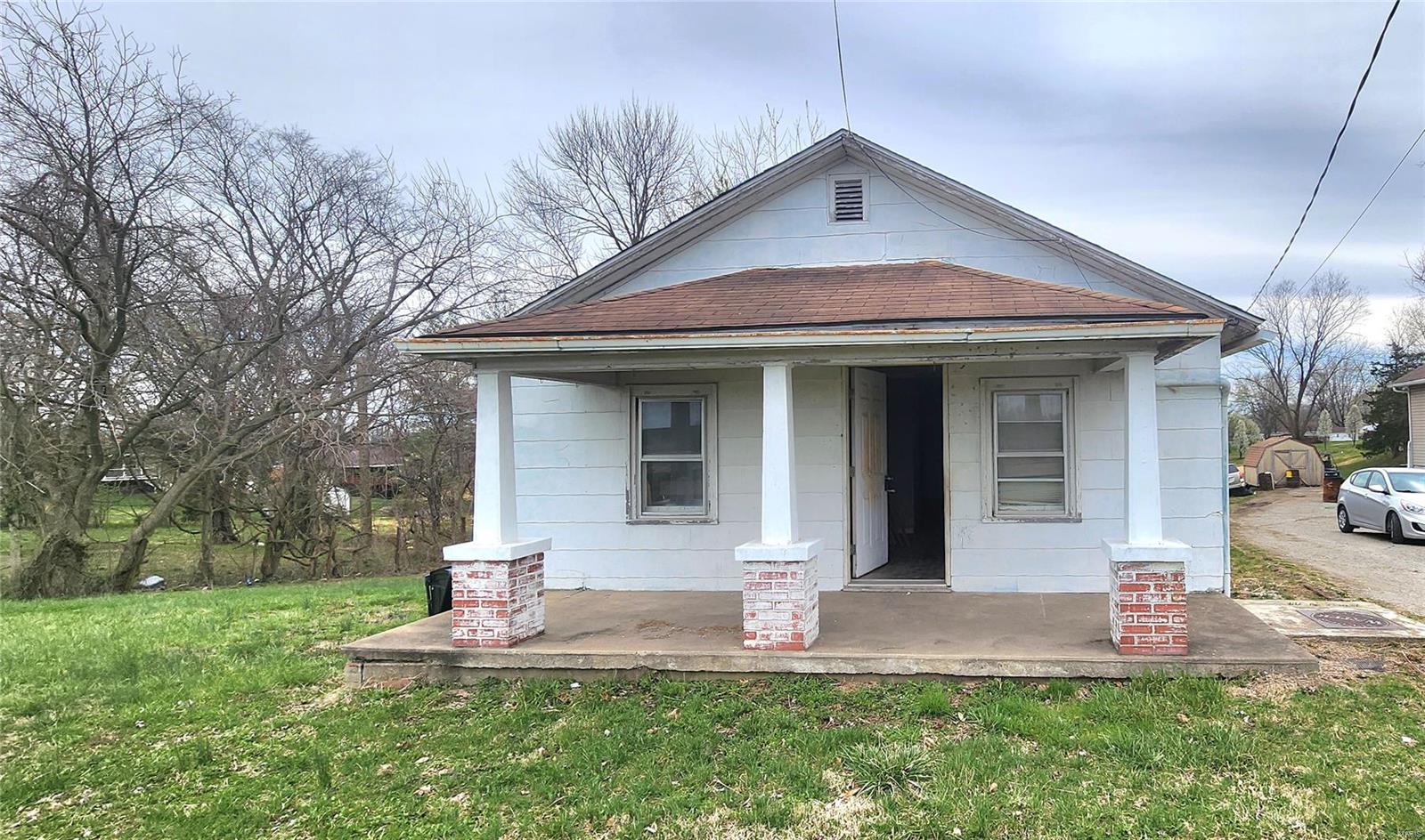 2830 State Street Chester, IL 62233 - Photo 1 of 18