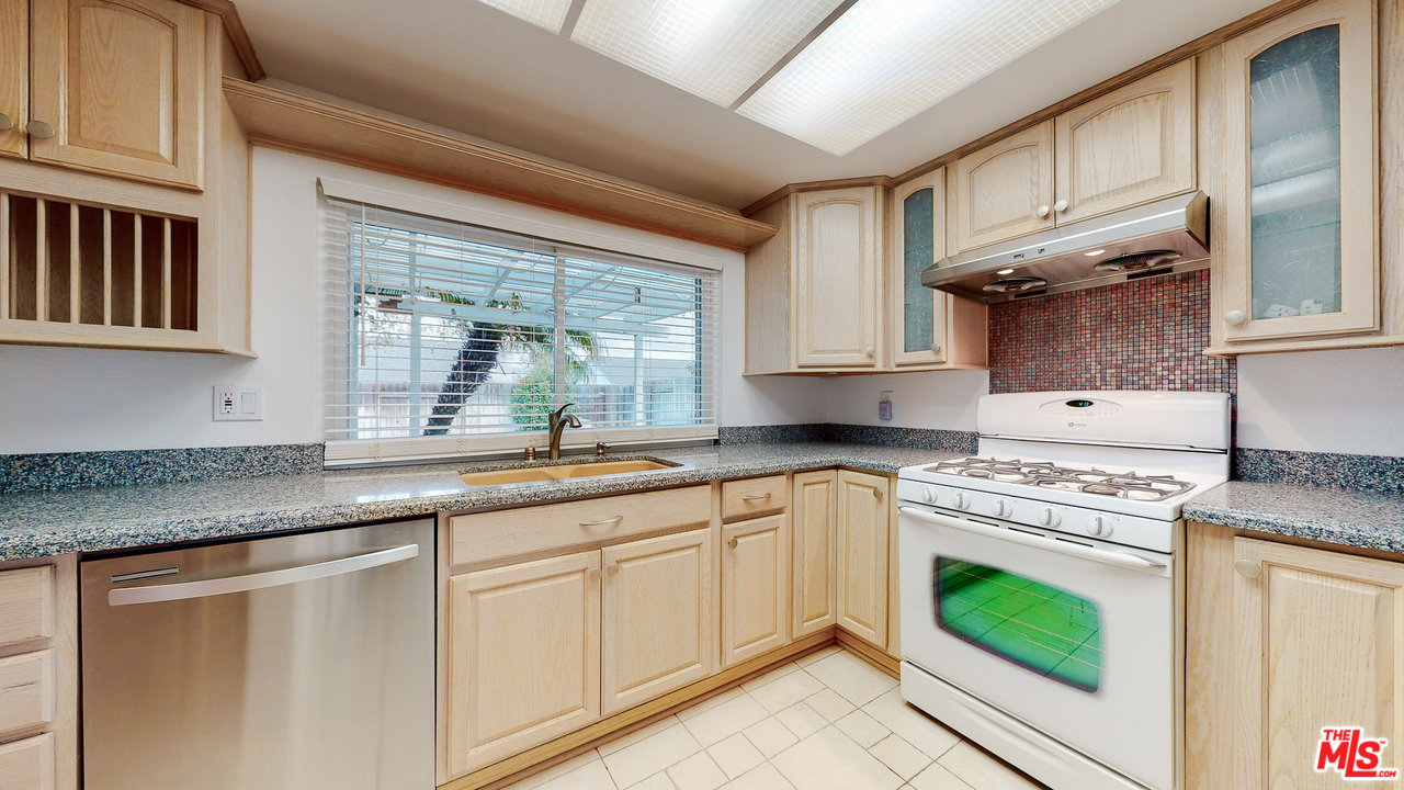 5235 Hallmark Street Riverside, CA 92505 - Photo 8 of 44