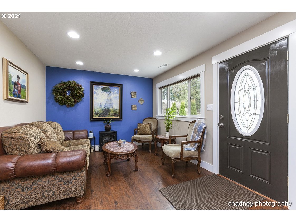 4910 Southeast Chase Road Gresham, OR 97080 - Photo 2 of 32 Gallery Image 2