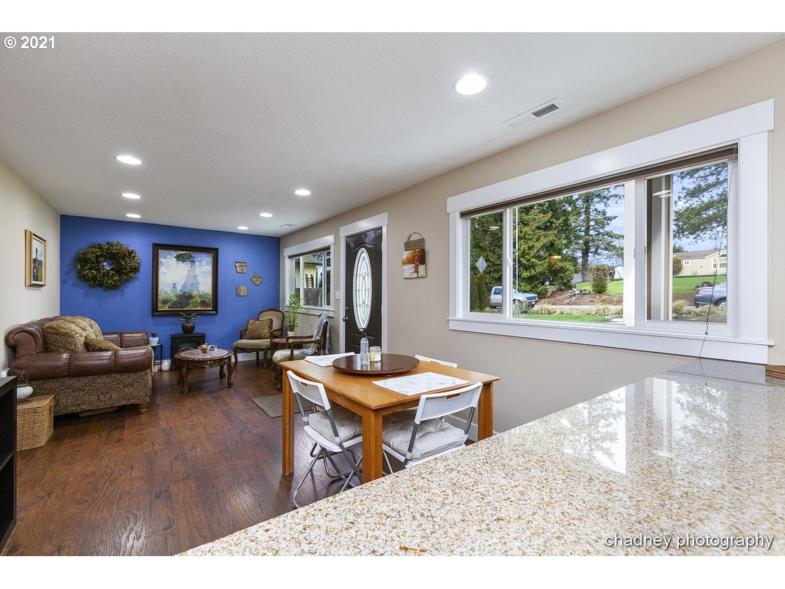 4910 Southeast Chase Road Gresham, OR 97080 - Photo 4 of 32 Gallery Image 4