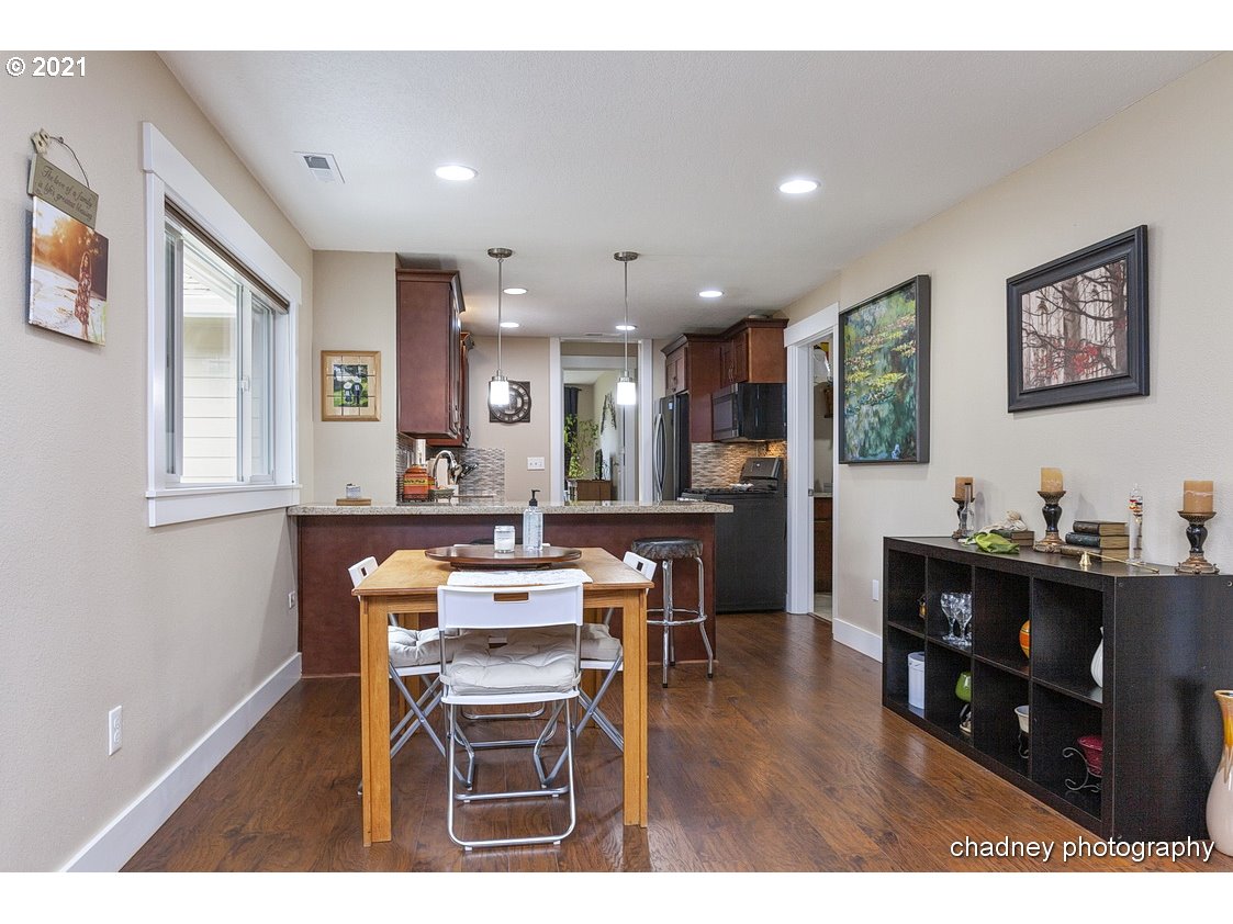 4910 Southeast Chase Road Gresham, OR 97080 - Photo 5 of 32 Gallery Image 5