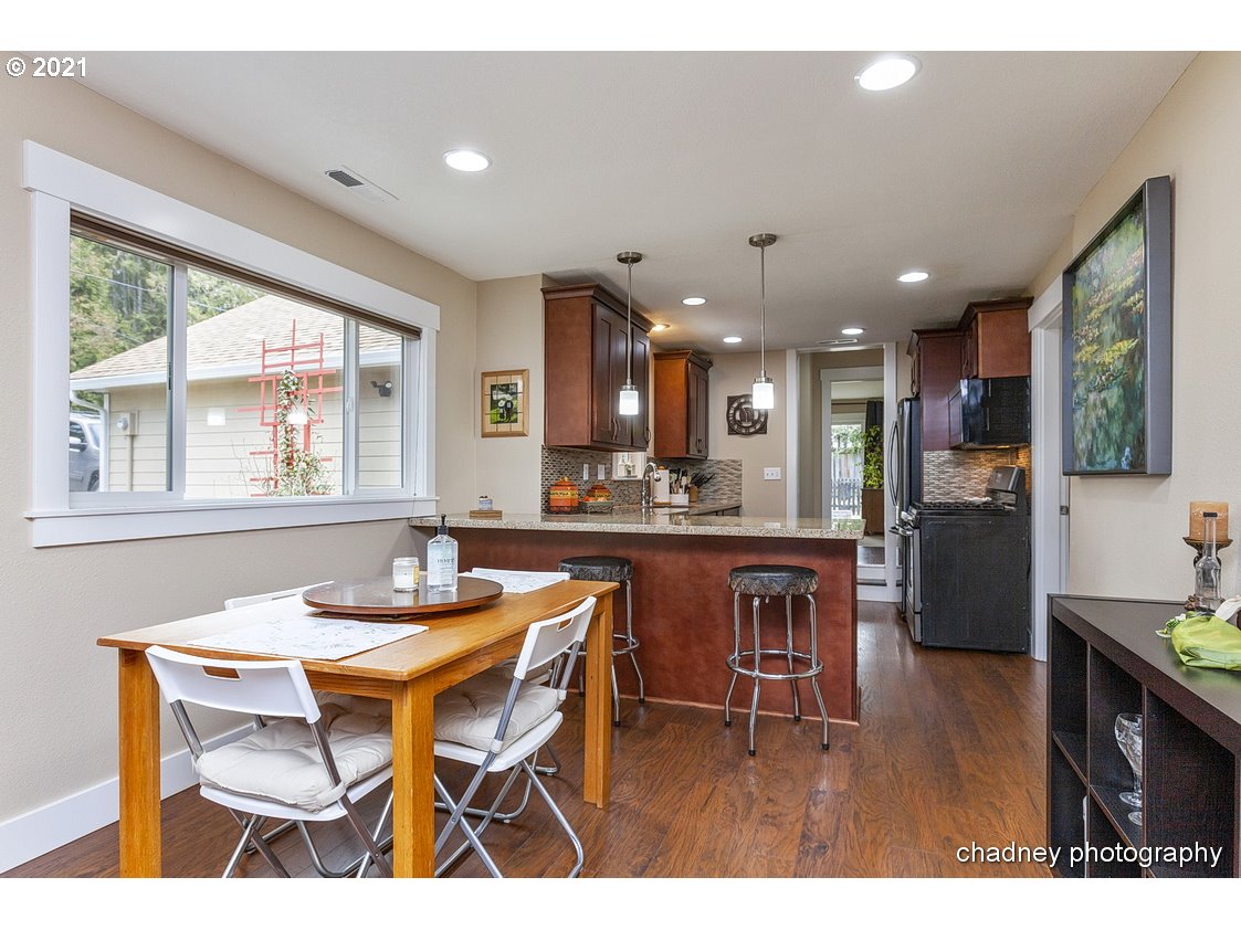 4910 Southeast Chase Road Gresham, OR 97080 - Photo 6 of 32 Gallery Image 6