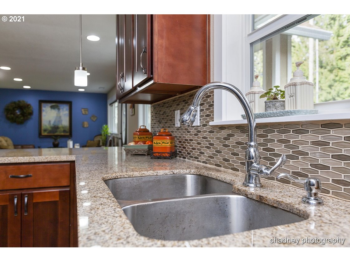4910 Southeast Chase Road Gresham, OR 97080 - Photo 9 of 32 Gallery Image 9
