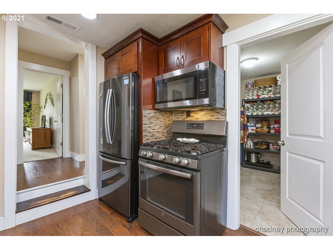 4910 Southeast Chase Road Gresham, OR 97080 - Photo 10 of 32 Gallery Image 10