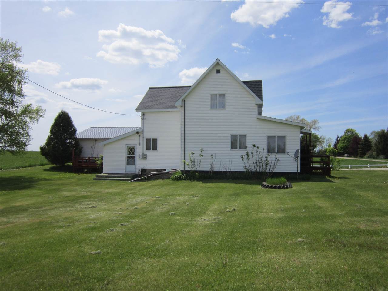 5145 Hilltop Road Grawn, MI 49637 - Photo 3 of 33 1817099-2.JPG
