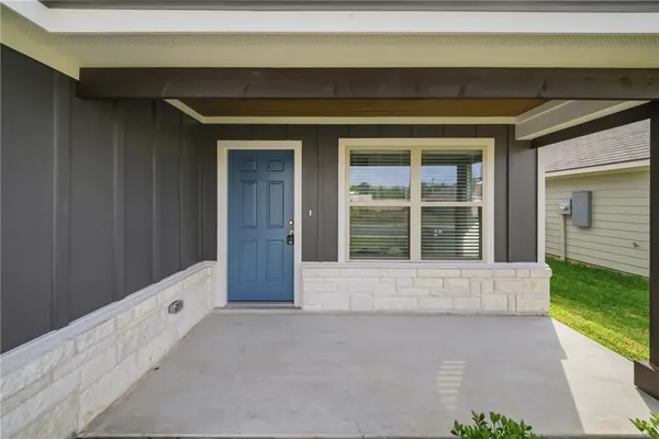 a view of entrance door of the house